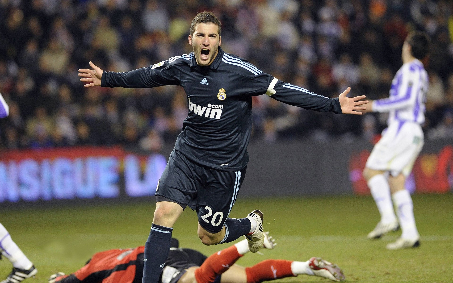 _比赛策略揭秘：如何应对强劲对手_，面对强劲的对手,我们找到缺点