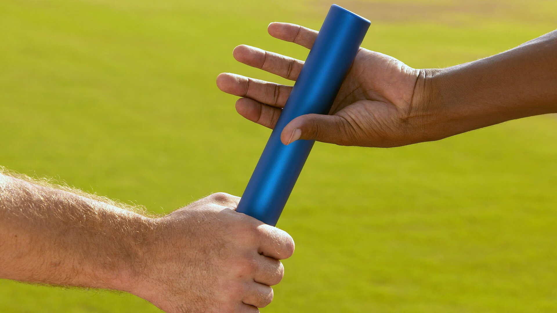 《年轻一代的电竞梦想：从校园到职业的转变》，一代电竞人青春结束了